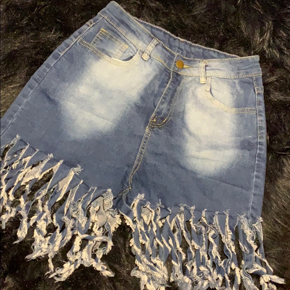 💙FRAYED HIGH WAISTED DENIM SHORTS💙